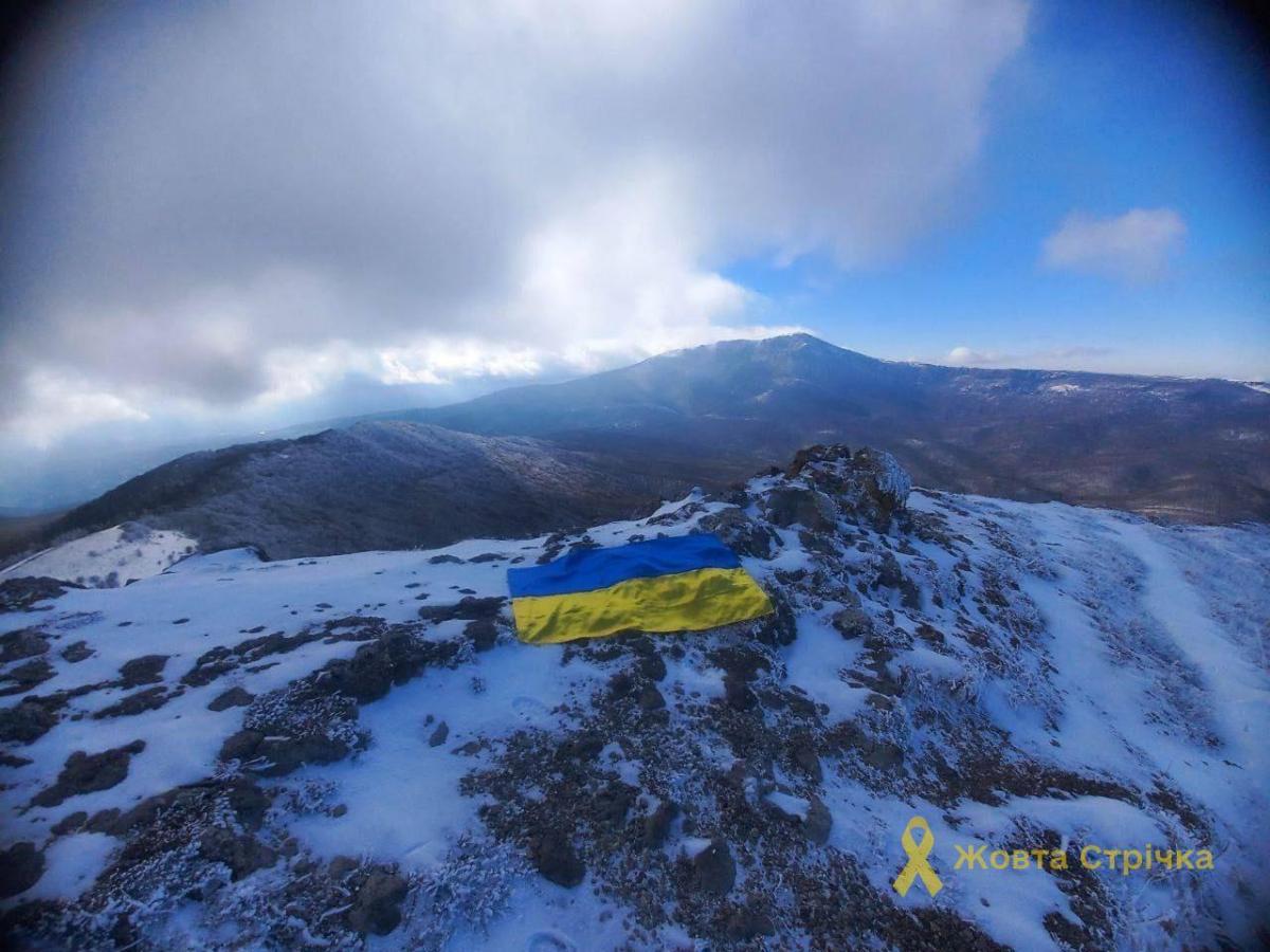 Украинский флаг в Крыму / facebook.com/yellowribbonUA Украинский флаг в Крыму / facebook.com/yellowribbonUA