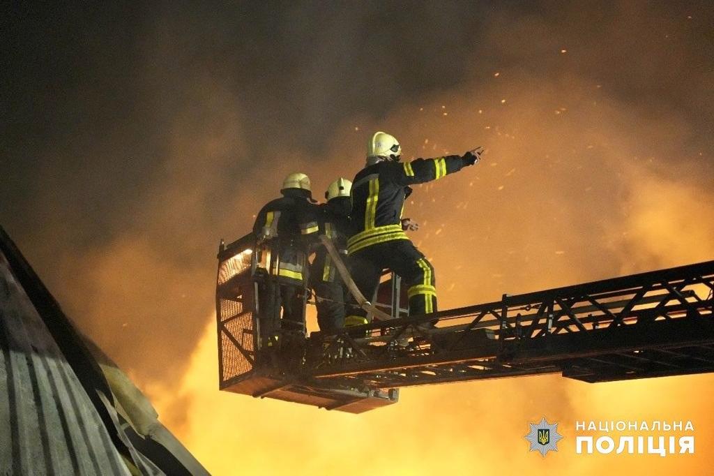 Россияне ударили по Одессе дронами, есть разрушения / фото Нацполиции Россияне ударили по Одессе дронами, есть разрушения / фото Нацполиции