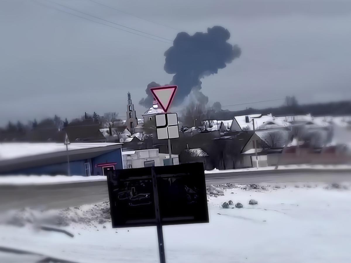 Перші кадри, які з'явилися з місця падіння, не демонстрували великої кількості тіл, звернув увагу експерт Олександр Коваленко / скріншот з відео