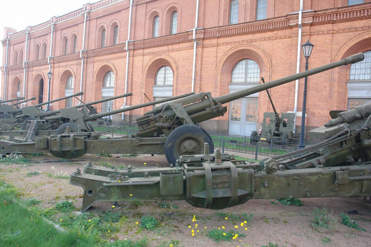 Русские расконсервировали советские пушки 1950-х годов / Фото Википедия Русские расконсервировали советские пушки 1950-х годов / Фото Википедия