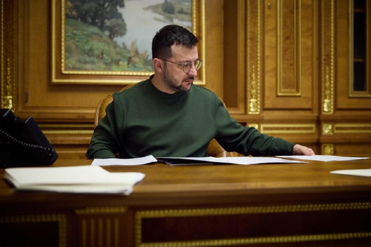 Зеленський вважає, що чоловіки, які виїхали за кордон, мають платити податки в Україні / фото Офіс президента Зеленський вважає, що чоловіки, які виїхали за кордон, мають платити податки в Україні / фото Офіс президента