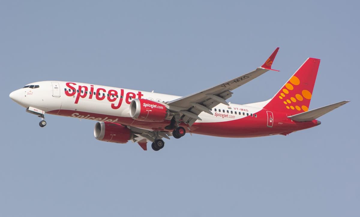 Рейс SpiceJet обернулся для пассажира кошмаром - он застрял в туалете на  время всего полета — УНИАН