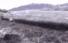 В Японии Новый год начался с 7-балльного землетрясения и 5-метровых волн цунами (видео)