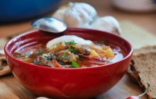 Борщ став дорожчим: як за рік змінились ціни на інгредієнти традиційної страви