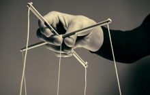 Ці 10 фраз викажуть в ньому "маніпулятора": знай, на що звернути увагу