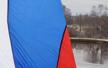 На Десне "засекли" огромный "подарок" из России: несет ли угрозу (видео)