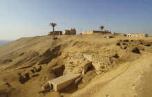 У Єгипті знайшли 4500-річну гробницю з артефактами і скелетом дитини (фото)