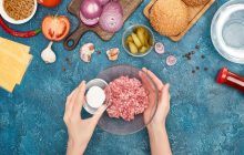 Ця хитрість "врятує" навіть невдалий фарш: додайте соду в такій пропорції