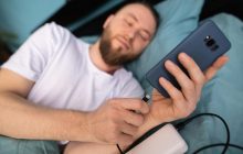 Що буде, якщо спати поруч з телефоном: негативні наслідки не змусять себе чекати