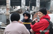 Попри війну: чому пенсіонери залишаються у зруйнованих містах і селах біля фронту