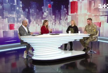 Видео, которое облетело все соцсети: что скрывает елка на Красной площади в Москве