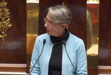 Прем'єр-міністр Франції Елізабет Борн подала у відставку