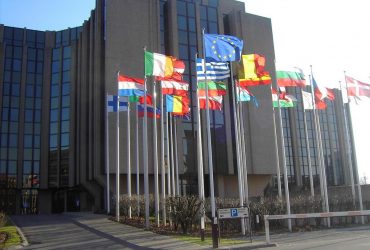 ЄС розглядає введення миротворців нейтральної третьої країни в Україну, - Politico