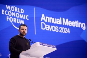 Чем больше потери РФ, тем меньшей угрозой она становится: Зеленский выступил на форуме в Давосе