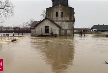 Под водой села и дороги: посреди зимы Закарпатье накрыло наводнение
