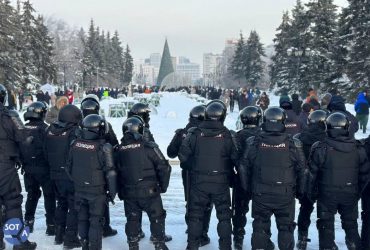 В российской Уфе люди вышли на масштабный протест: активистов хватают на улицах (видео)