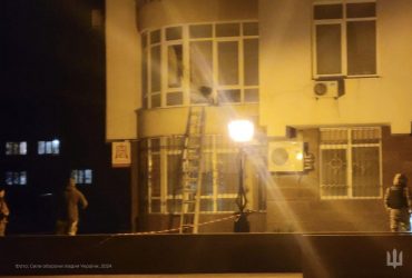 Зовнішню стіну знищено, квартири палали: подробиці шахедної атаки на Одесу