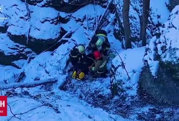 Рыбак сорвался в 20-метровую пропасть