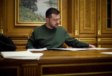 Мужчины, выехавшие за границу, должны платить налоги в Украине, – Зеленский