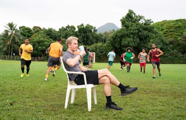 "Следующий гол – победный": обзор комедии Тайки Вайтити о худшей футбольной сборной в мире