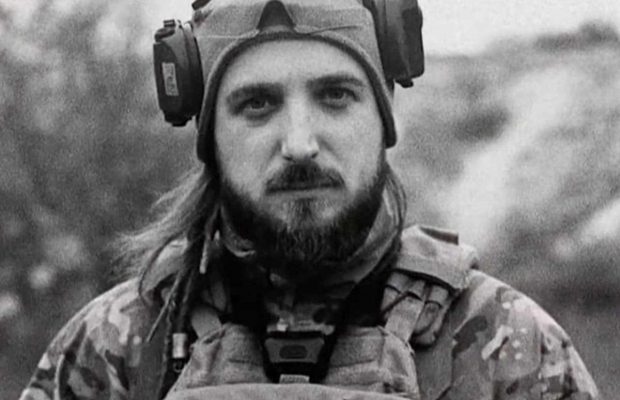 "Фіалками мій найдорожчий син проросте": у "Сніданку з 1+1" показали перше інтерв’ю матері поета та військового Максима Кривцова після його загибелі