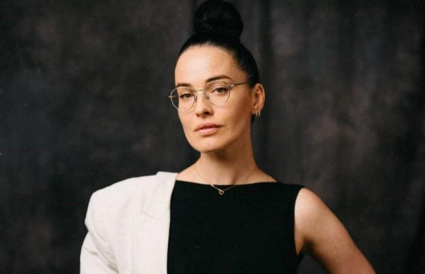 "С разбитым сердцем постоянно отказываю": Астафьева призналась, почему не поет во время войны