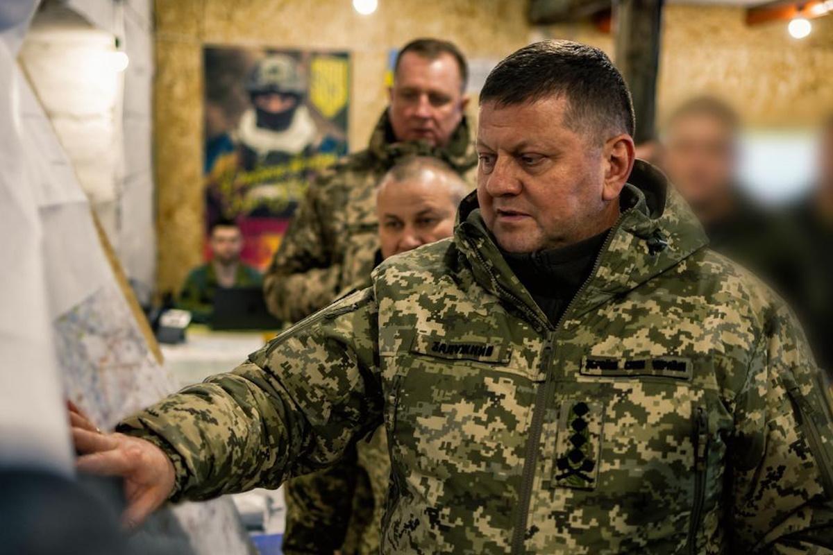 Залужний у своїй книзі розповів про передвоєнні роки / фото facebook.com/CinCAFU Залужний у своїй книзі розповів про передвоєнні роки / фото facebook.com/CinCAFU
