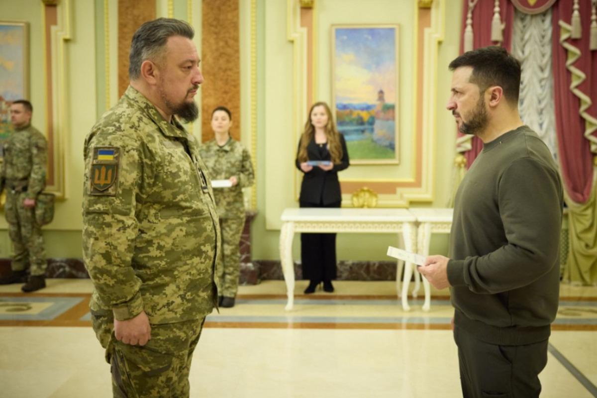 Сертифікати на квартири від Зеленського отримали 15 воїнів та 15 родин загиблих Героїв / фото president.gov Сертифікати на квартири від Зеленського отримали 15 воїнів та 15 родин загиблих Героїв / фото president.gov