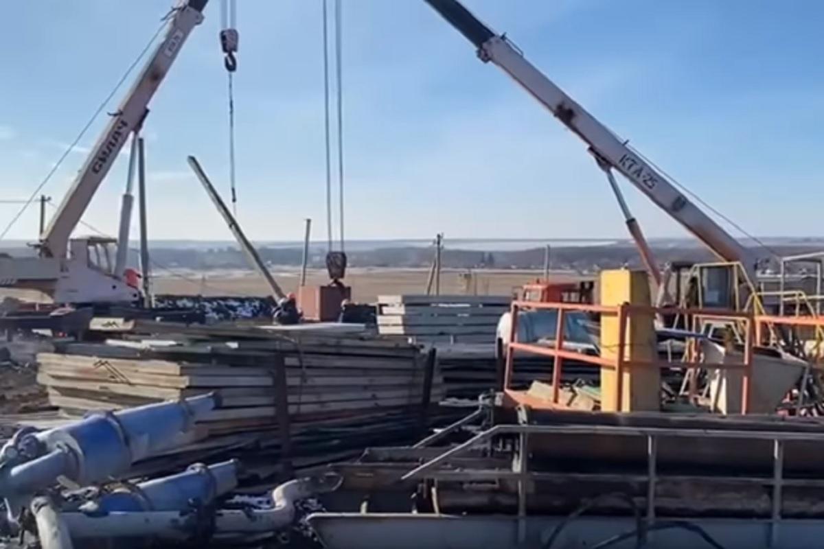 "Укрнафта" готовит к бурению первую в этом году скважину / скриншот УНИАН, видео "Укрнафты" "Укрнафта" готовит к бурению первую в этом году скважину / скриншот УНИАН, видео "Укрнафты"