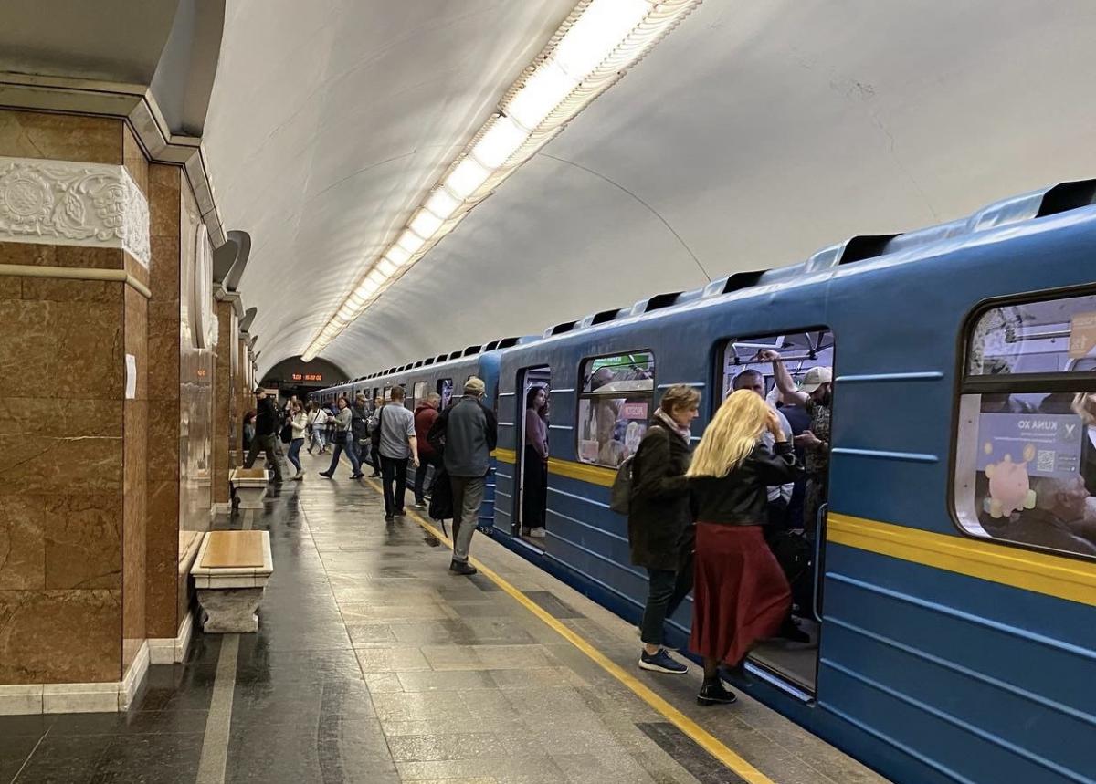 Названі найнебезпечніші ділянки синьої гілки київського метро / фото КП "Київський метрополітен" Названі найнебезпечніші ділянки синьої гілки київського метро / фото КП "Київський метрополітен"