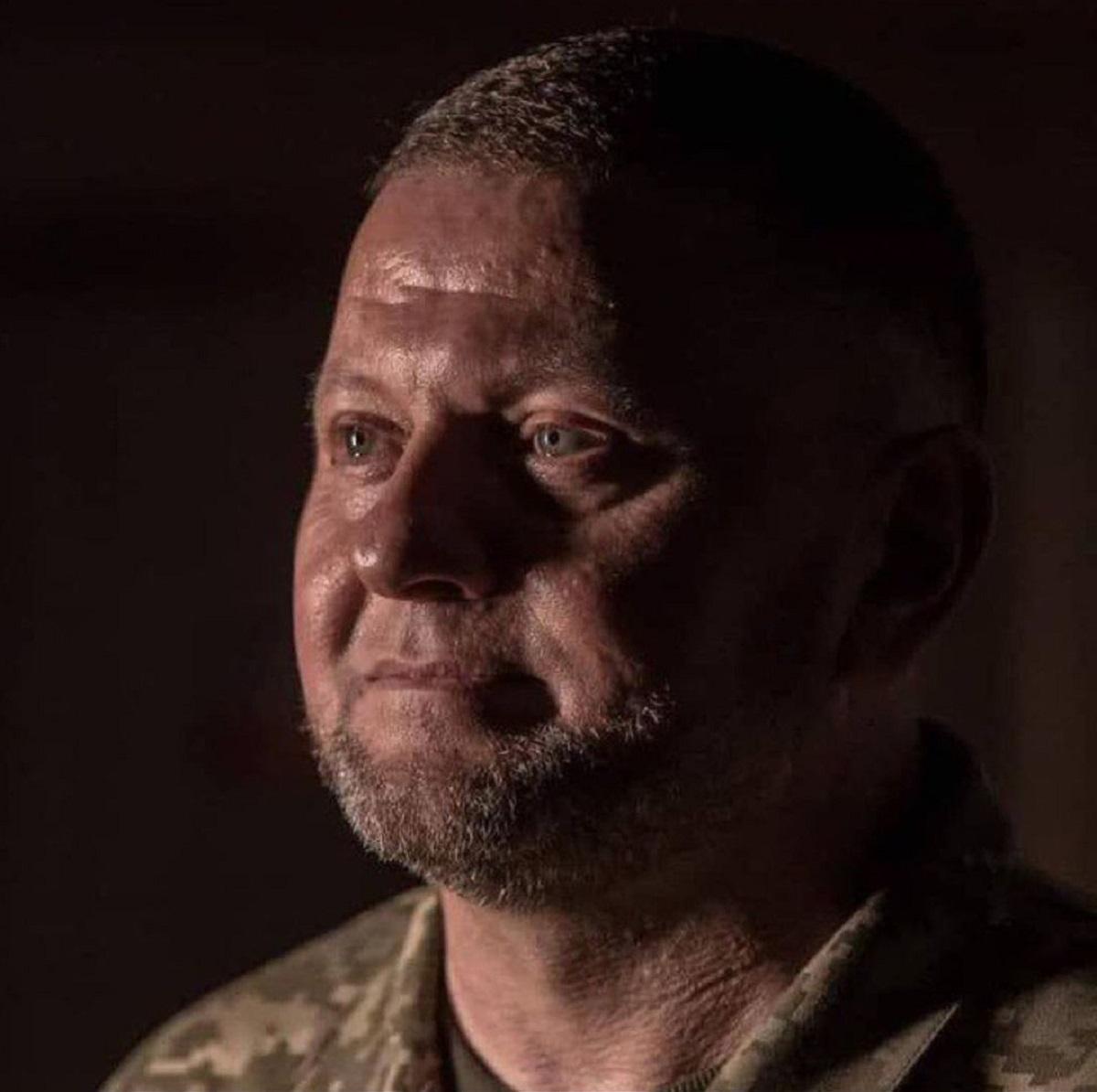 Повалення ікони: чому 'залізний генерал' Залужний більше не Головком Повалення ікони: чому 'залізний генерал' Залужний більше не Головком