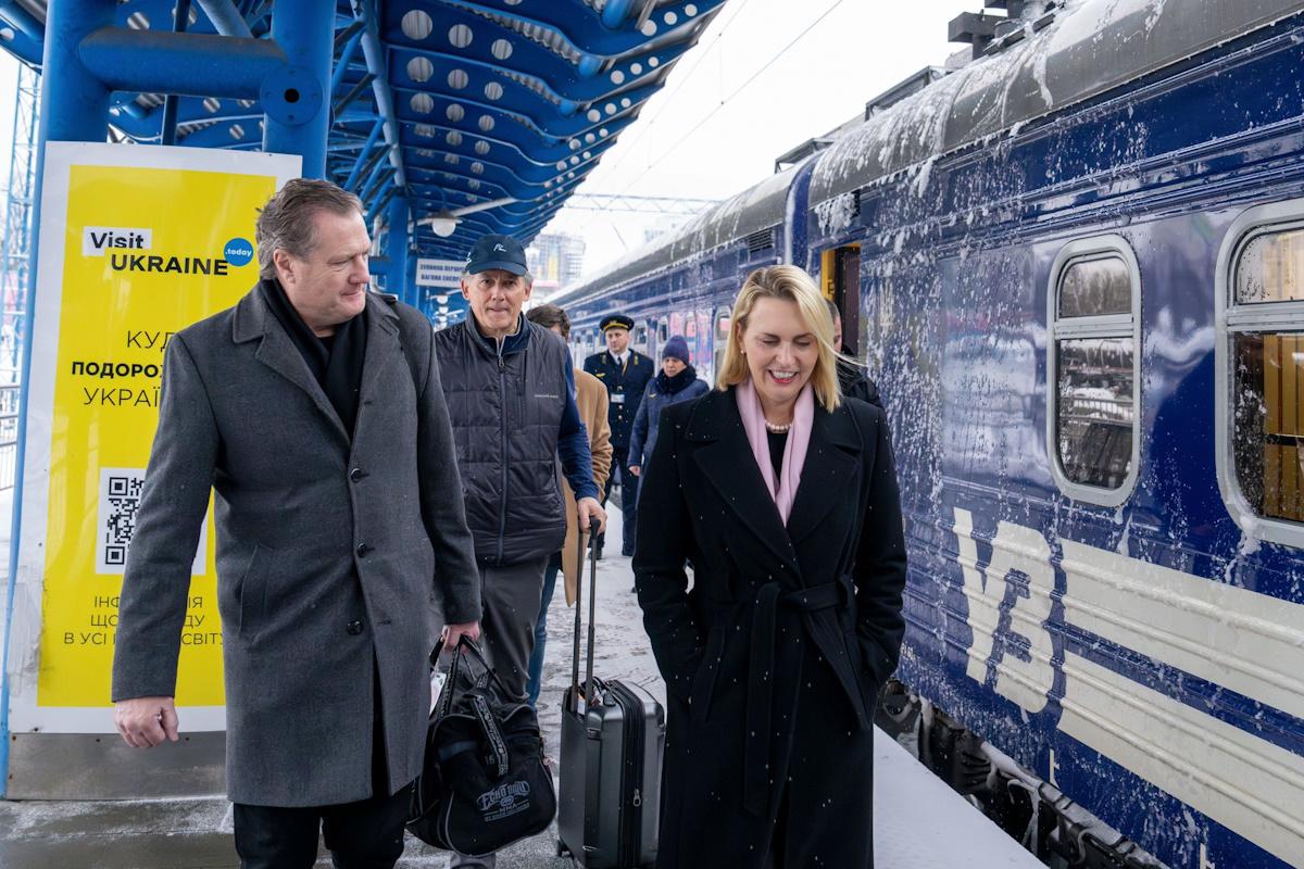 В Киев прибыла американская делегация / фото twitter.com/USAmbKyiv В Киев прибыла американская делегация / фото twitter.com/USAmbKyiv