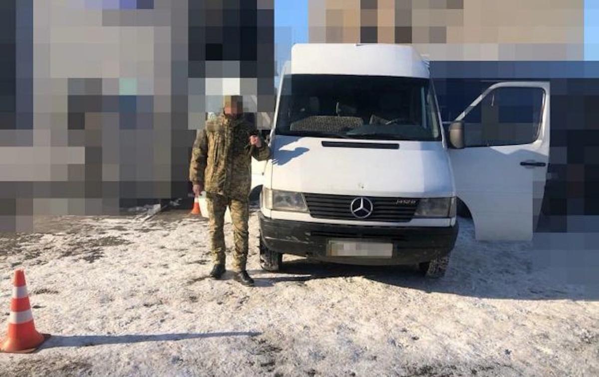 Favbet Foundation передав ЗСУ ще два мікроавтобуси Mercedes-Benz Sprinter / фото прес-служби Favbet Foundation передав ЗСУ ще два мікроавтобуси Mercedes-Benz Sprinter / фото прес-служби