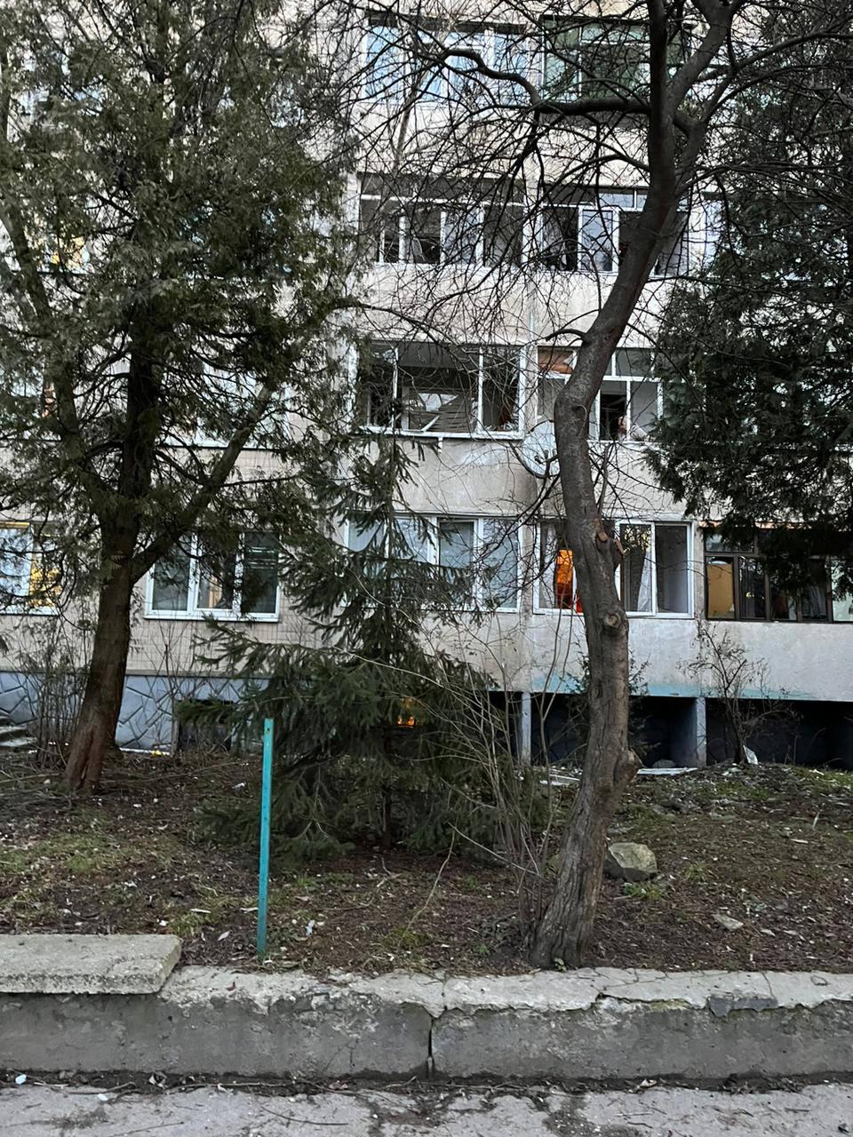 Россия ударила ракетами по Львову: пострадали люди, в домах выбило окна (фото) Россия ударила ракетами по Львову: пострадали люди, в домах выбило окна (фото)