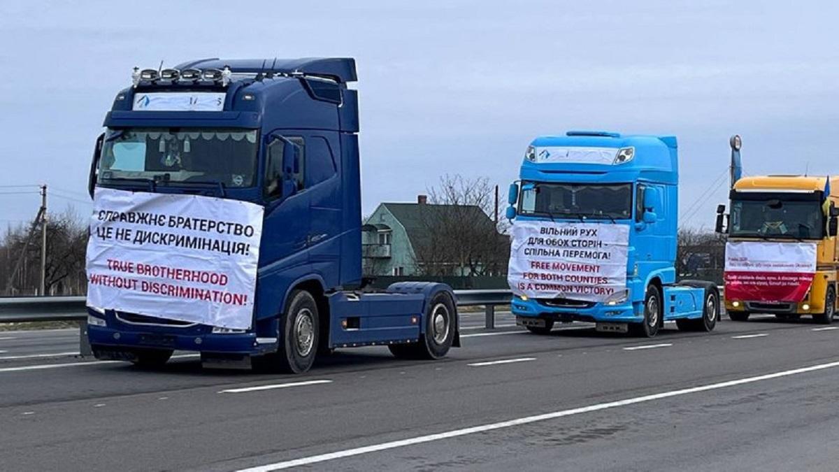 Перевізники розпочали протест на кордоні з Польщею / фото Суспільне Луцьк Перевізники розпочали протест на кордоні з Польщею / фото Суспільне Луцьк
