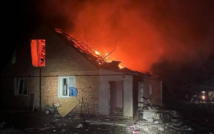 Оккупанты ударили по селу в Харьковской области: сейчас известно о трех погибших (фото) Оккупанты ударили по селу в Харьковской области: сейчас известно о трех погибших (фото)