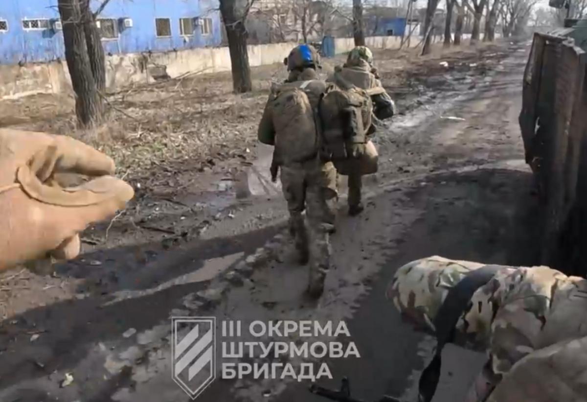 Бійці 3-ї штурмової в Авдіївці / скріншот Бійці 3-ї штурмової в Авдіївці / скріншот