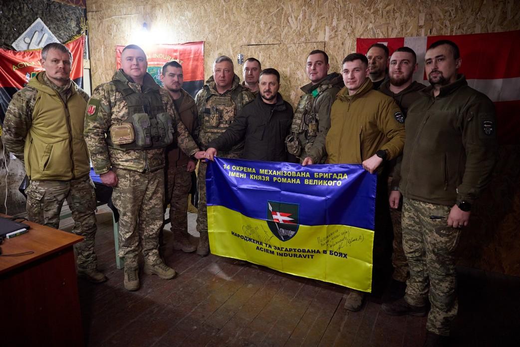Зеленский заслушал доклад командира бригады подполковника Алексея Трубникова о ситуации / фото офис президента Зеленский заслушал доклад командира бригады подполковника Алексея Трубникова о ситуации / фото офис президента