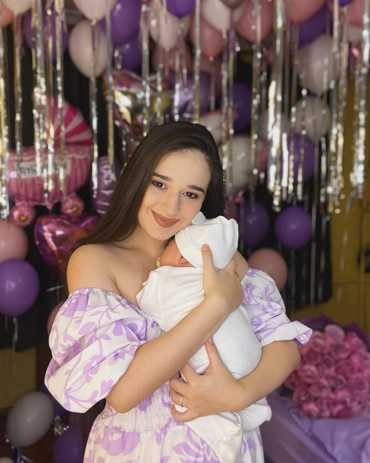 Юлія Лущинська з дитиною / Скриншот Instagram Юлія Лущинська з дитиною / Скриншот Instagram