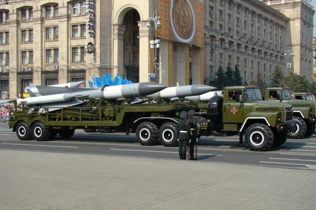 Ракеты от ЗРК С-200 на параде 2008 года в Киеве / фото wikimedia.org Ракеты от ЗРК С-200 на параде 2008 года в Киеве / фото wikimedia.org