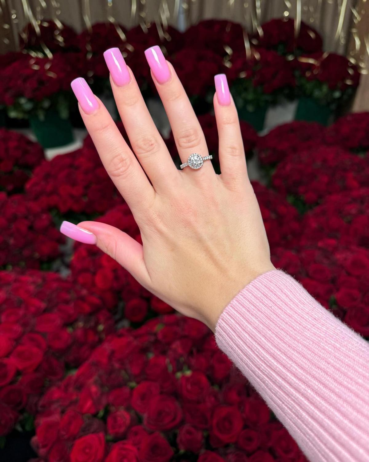 Candy Superstar похизувалася каблучкою / Скріншот Instagram Candy Superstar похизувалася каблучкою / Скріншот Instagram