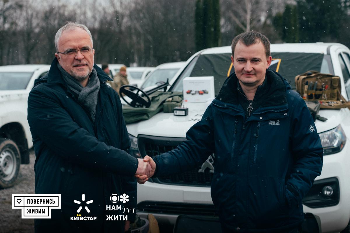 Нам тут жити: Київстар та 'Повернись живим' передали обладнання для розмінування Нам тут жити: Київстар та 'Повернись живим' передали обладнання для розмінування