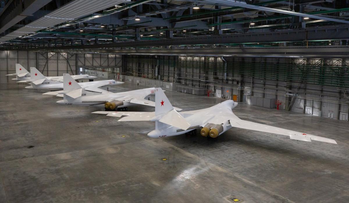 Путину показали Ту-160М / фото Объединенная авиастроительная корпорация РФ Путину показали Ту-160М / фото Объединенная авиастроительная корпорация РФ
