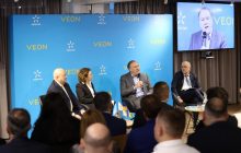 Бывший госсекретарь США, член Наблюдательного совета Киевстара Майк Помпео встретился в Украине с коллективом телеком оператора