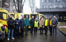 Фінляндія передала Dobrobut Foundation сучасні автівки швидкої допомоги для порятунку життів українців