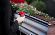 Плохие приметы на похоронах: строгие запреты и "знаки" высших сил