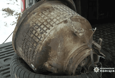 Пролежала посеред села два роки: на Чернігівщині знешкодили бойову частину бомби ФАБ-500