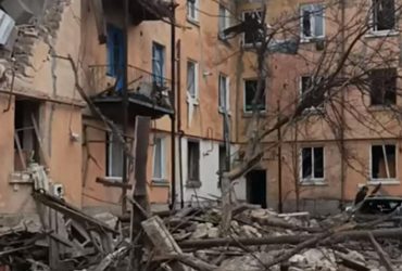 Загинула жінка, сімох людей поранено: окупанти вдарили по Селидовому (фото)