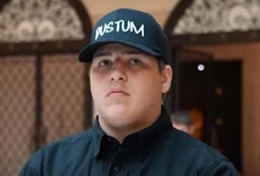 Сын Кадырова получил награду за победу в соревнованиях, в которых он не участвовал (видео)