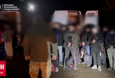 Два "незаметных" буса на границе - пограничники поймали рекордную группу уклонистов